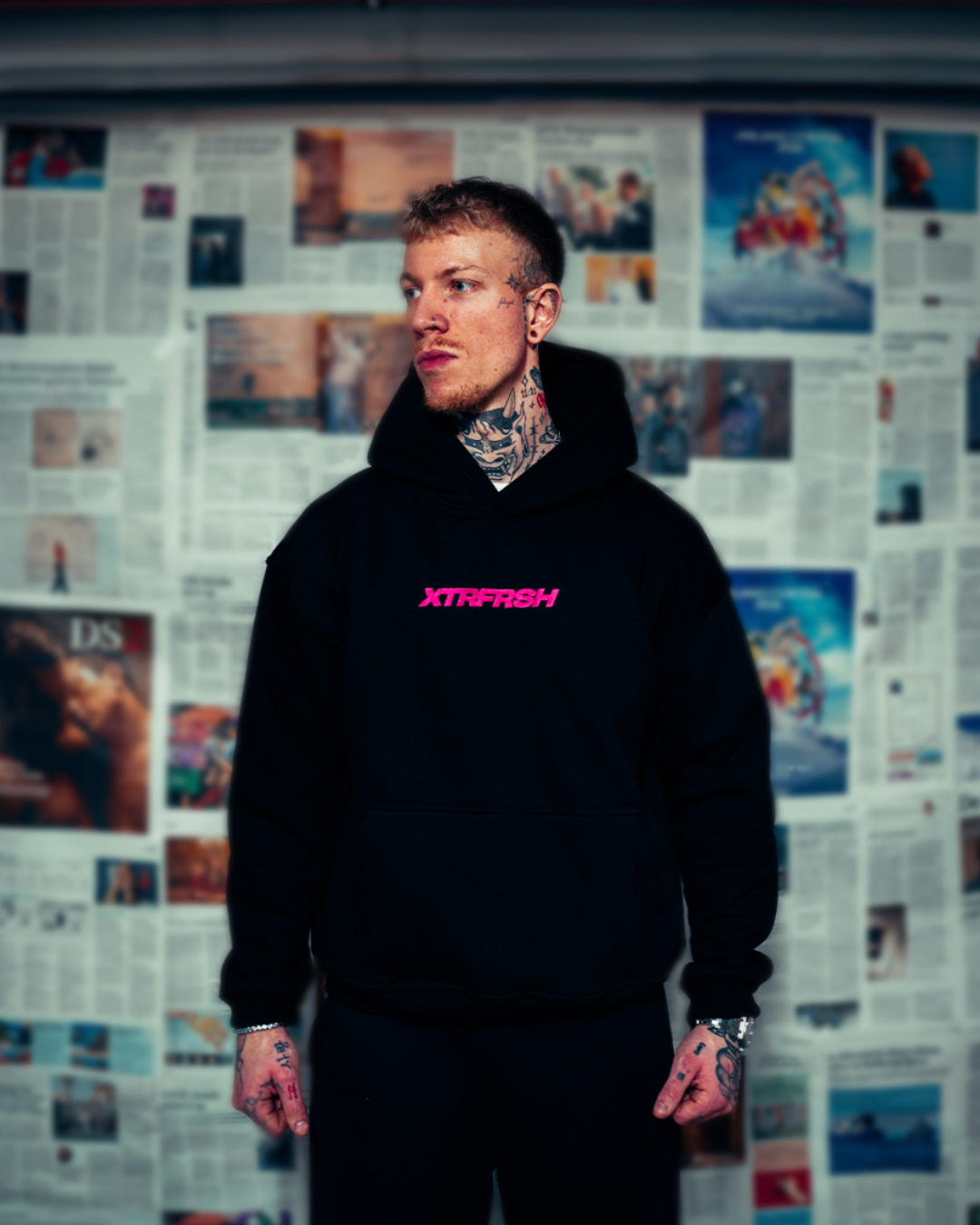 Zwarte Valentine hoodie met roze tekst 'XTRFRSH'